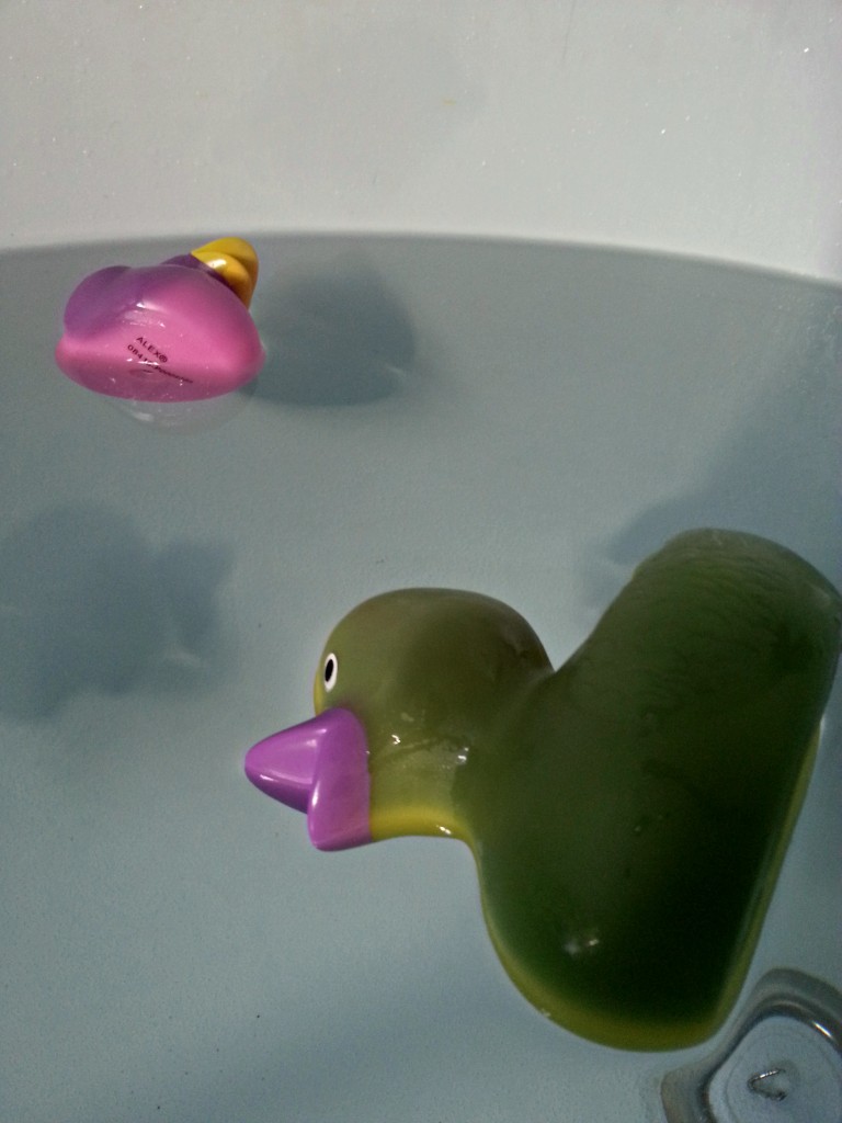 kiddicare colour changing ducks